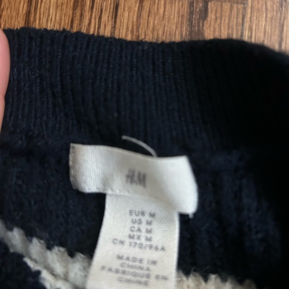 H&M Sweater - Picture 3 of 3